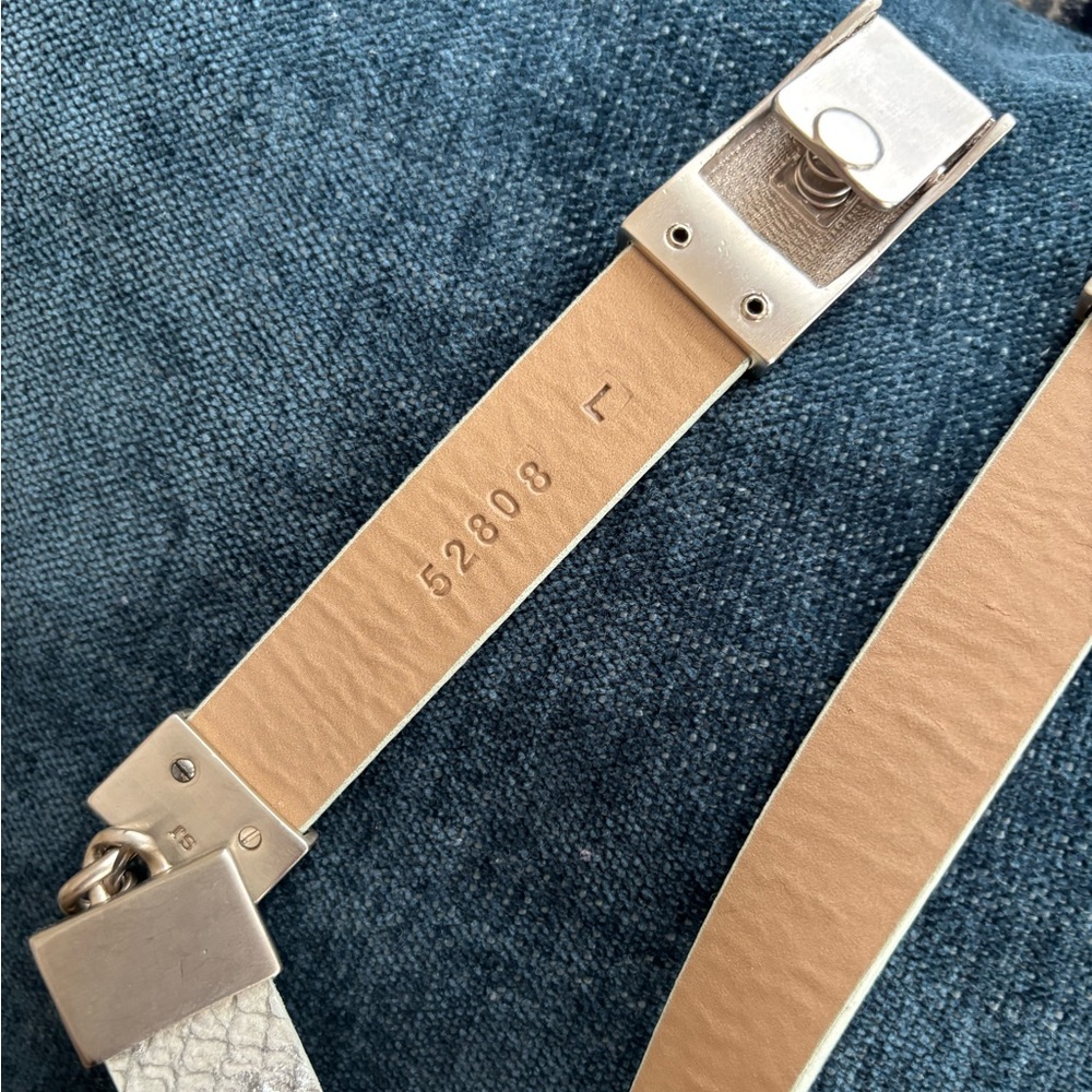 St. John Designer Snakeskin Italian Leather Skinny Belt Size Large Silver Cream - Picture 14 of 16